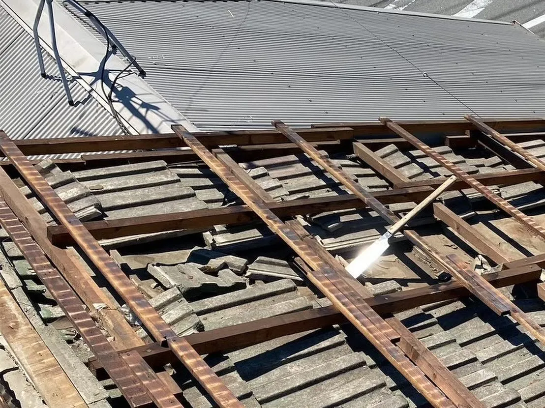 外壁塗装だけではなく、屋根の葺き替え・補修も承っております!