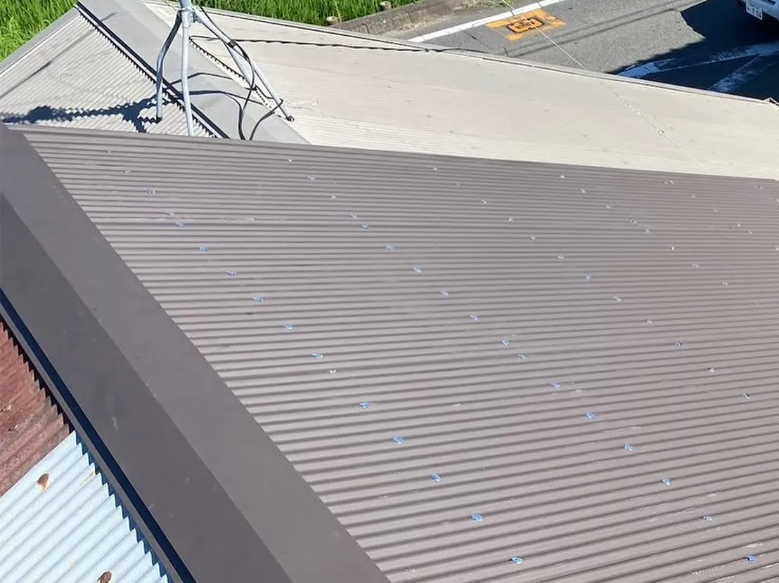 外壁塗装だけではなく、屋根の葺き替え・補修も承っております！